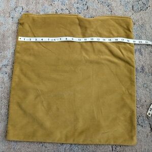 19 Inch Velveteen Zippered Pillow Cover